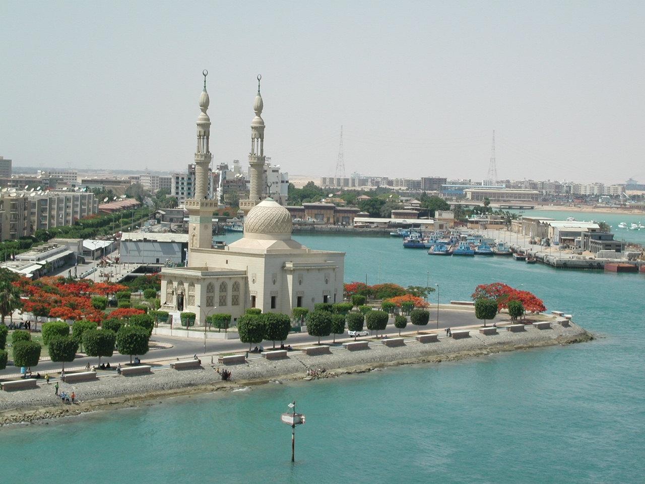 Military sentences civilians in Suez