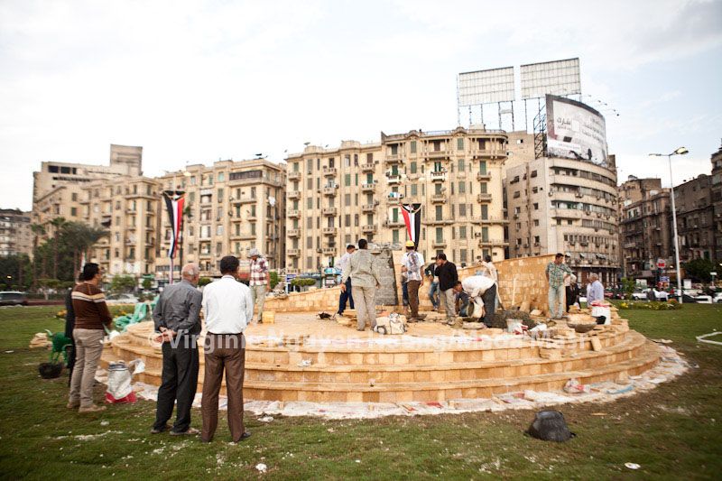 Mohamed Mahmoud protesters defile Tahrir memorial
