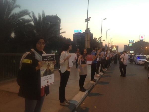 Protesters form human chains to demand release of political prisoners