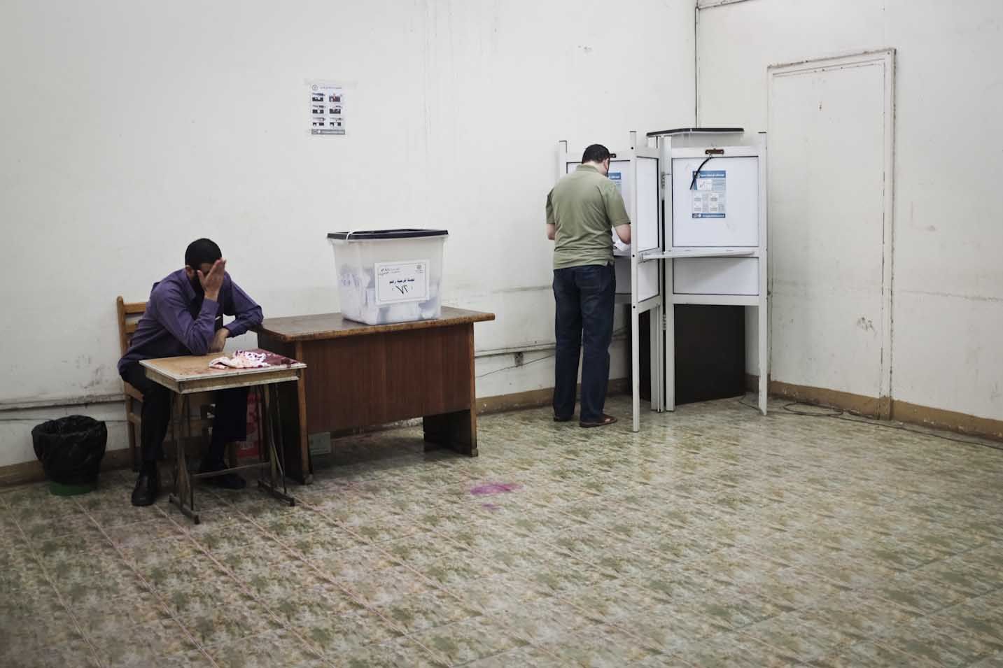 Extra day at the polls draws indifferent voters
