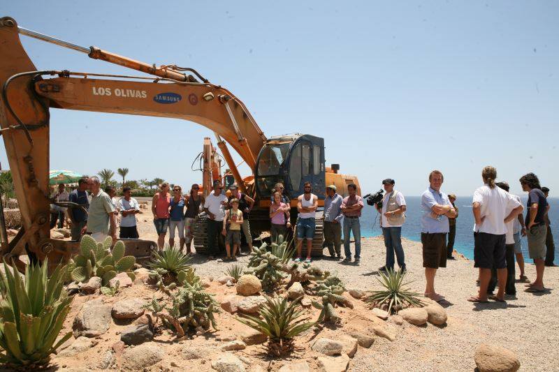 Project threatening Sharm reefs halted, for now