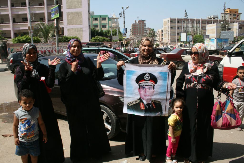 السيسي وصباحي في لجان الاقتراع.. ترحيب وتحفز
