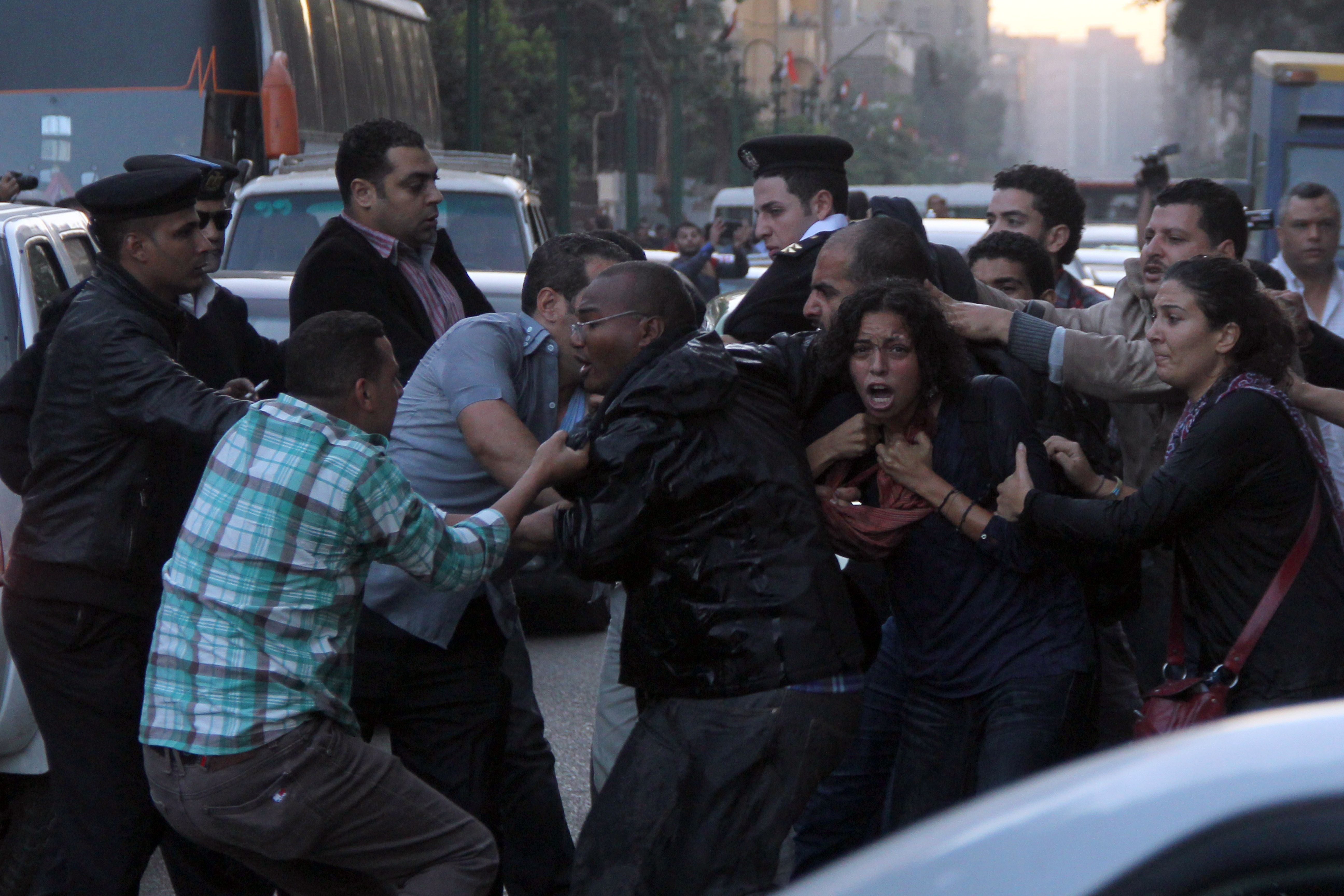 Update: Rights groups condemn renewed detention for Ettehadiya protesters