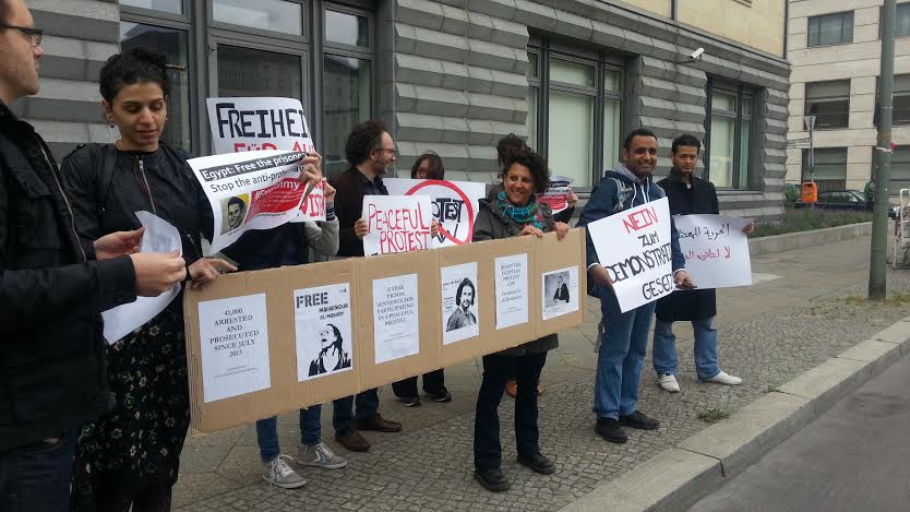 Activists protest in solidarity with political prisoners