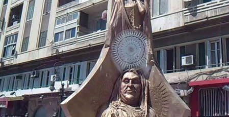 Adly Mansour statue defaced, Mubarak lookalike statue built