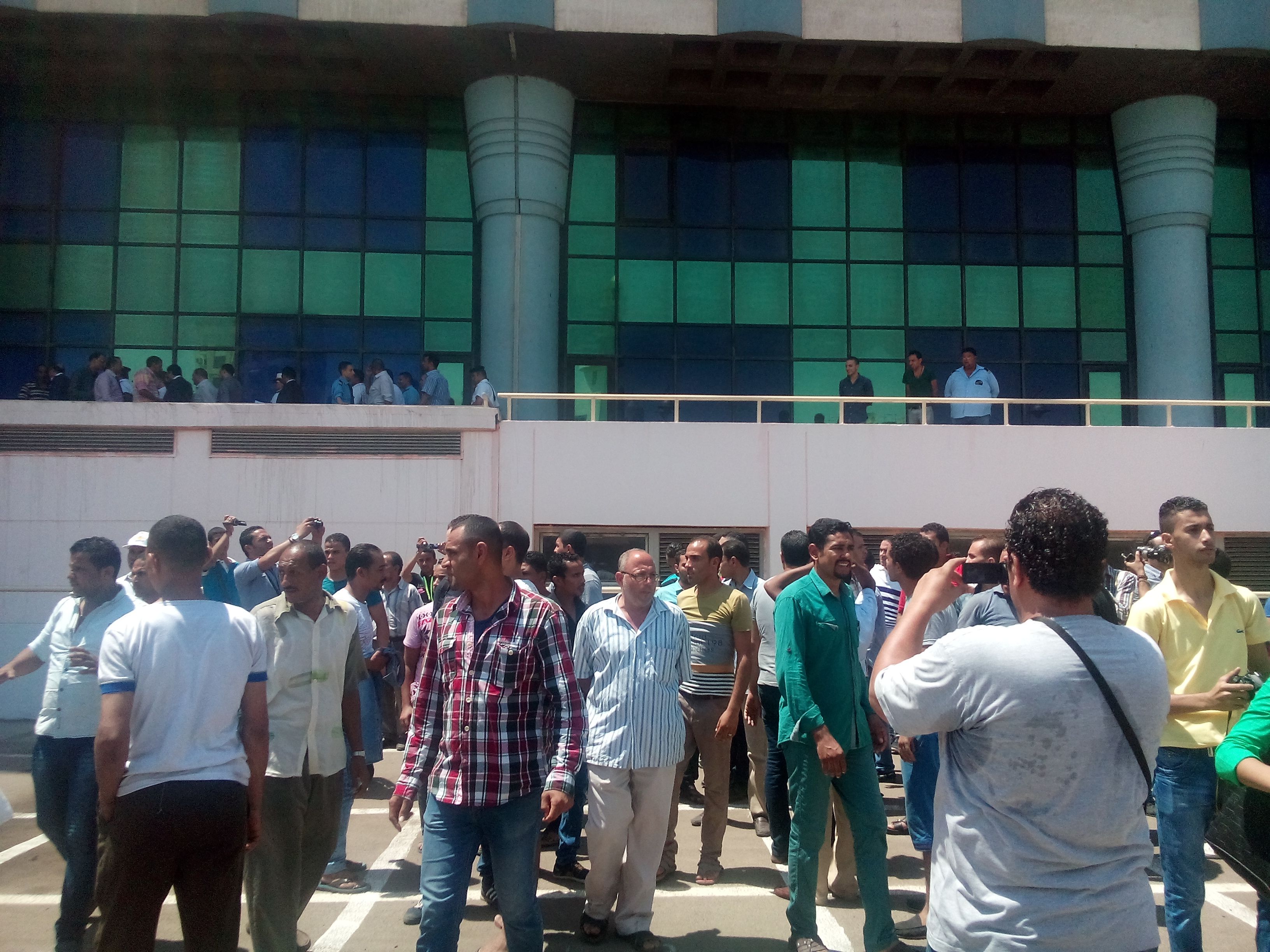 نقل الباعة الجائلين من وسط البلد.. نهاية الأزمة أم بدايتها؟