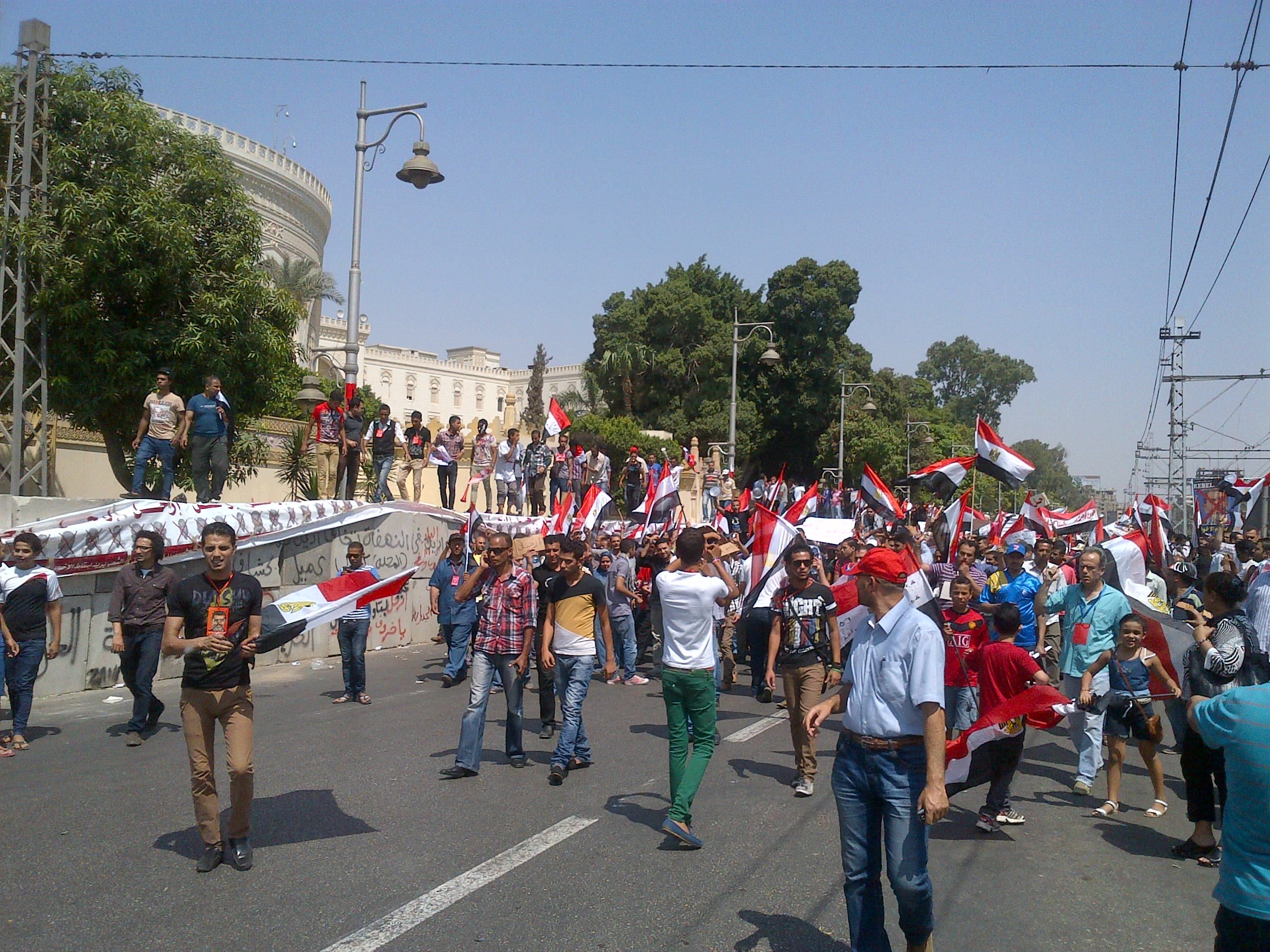 Tensions build at presidential palace