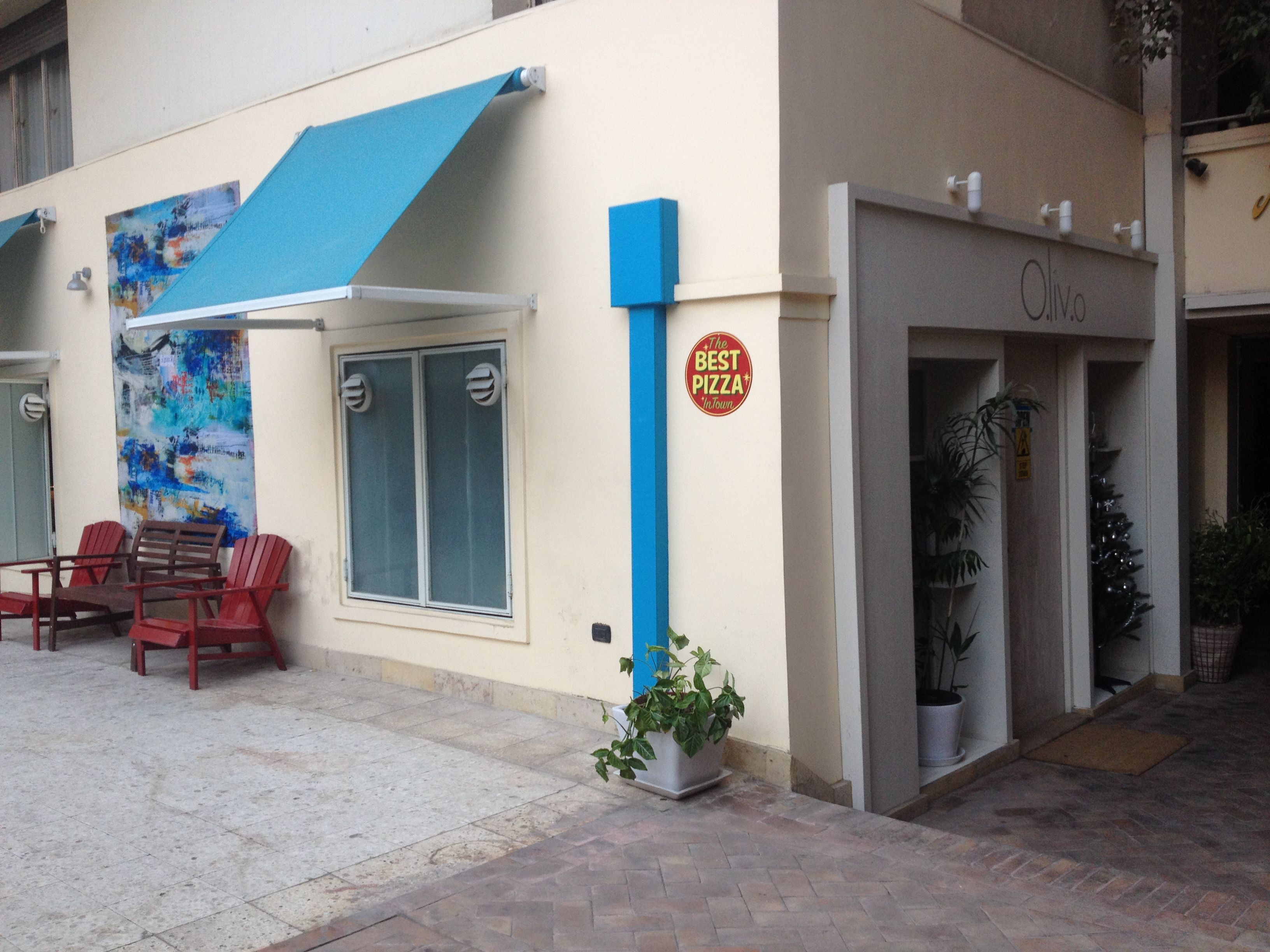 Olivo: The iPhone 6 pizza place in Zamalek