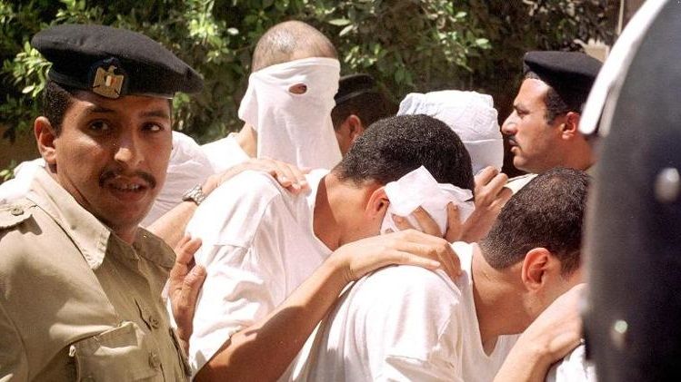 سلطة الدولة الأخلاقية: نبيع الوهم للجماهير