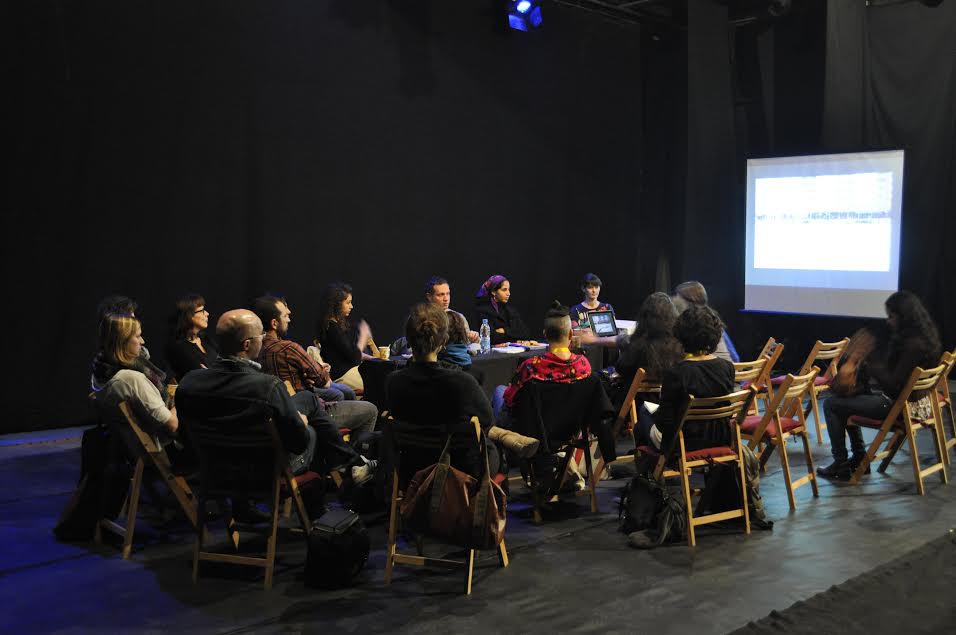 C​lap​ping​ along with everyone else​: ​A short play about a dance meeting​