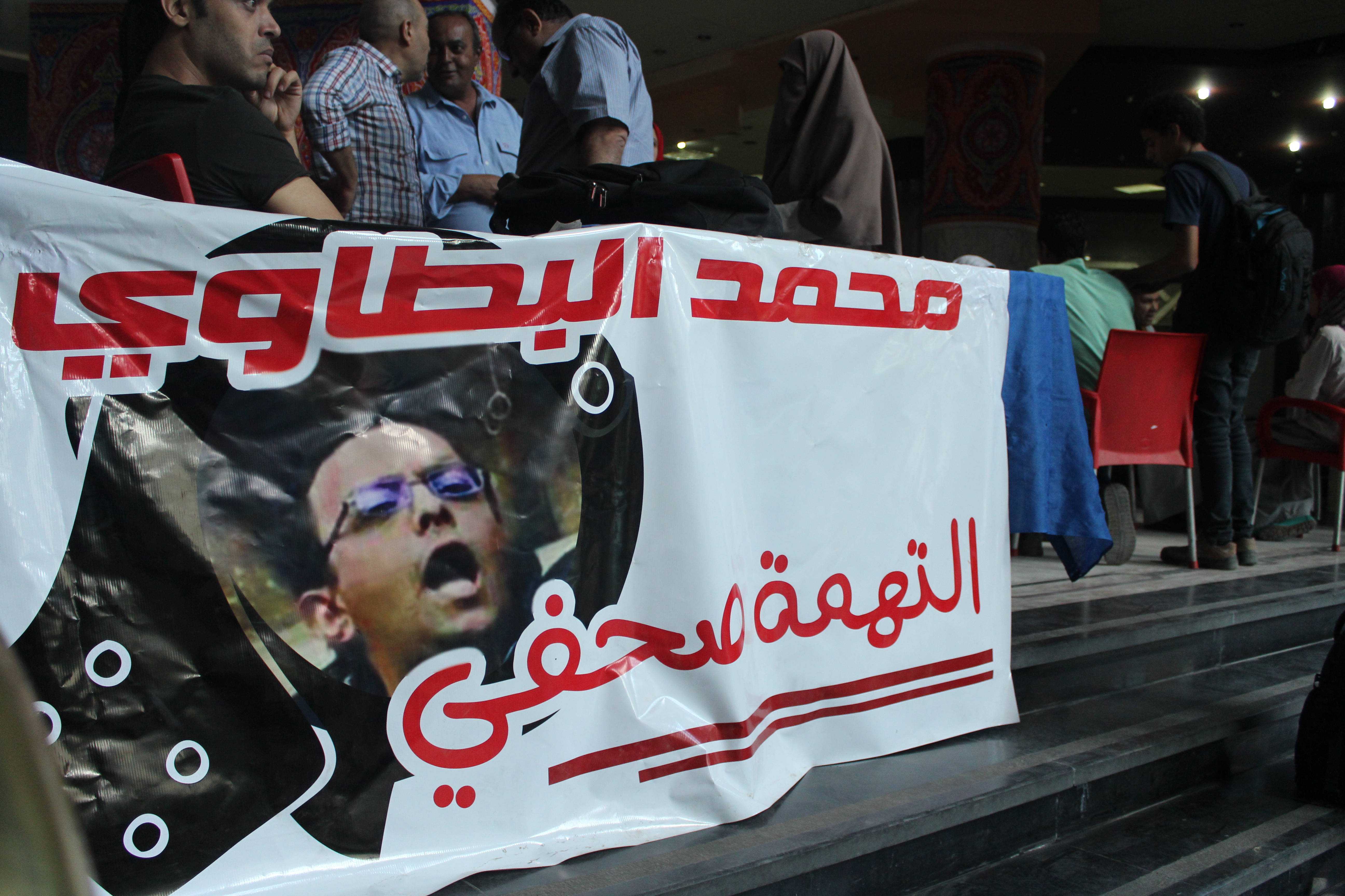 إخلاء سبيل الصحفي محمد البطاوي بعد عامين من الحبس الاحتياطي