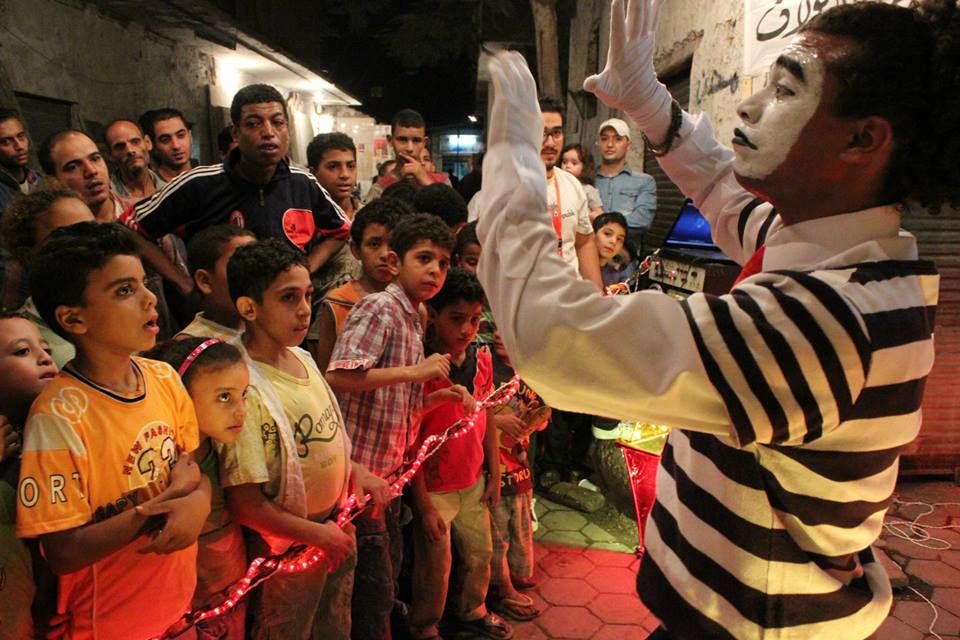 Egyptian mimes challenge and entertain with silence
