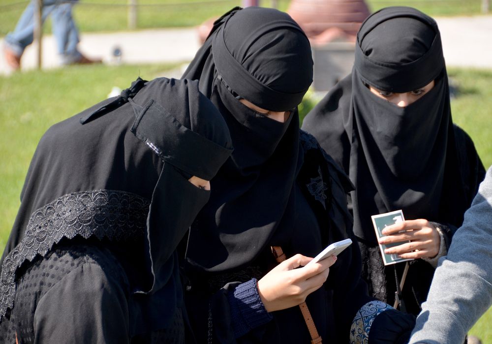Cairo University bans professors from wearing niqab