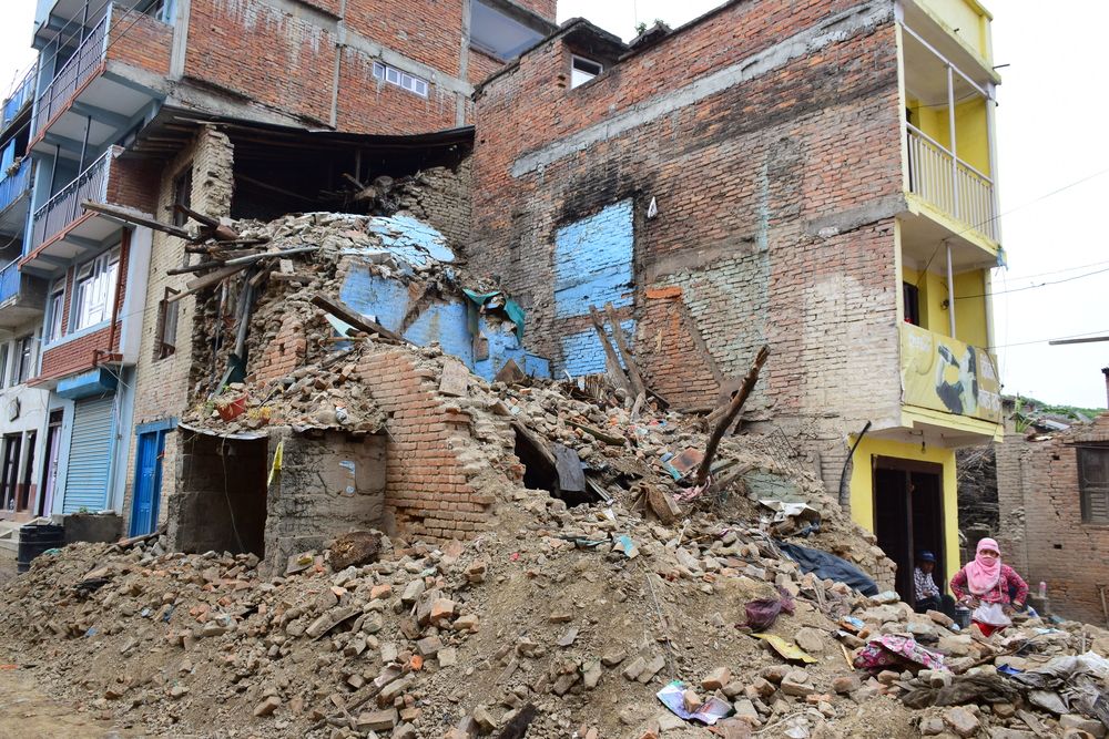 3 dead, 8 injured in Alexandria building collapse