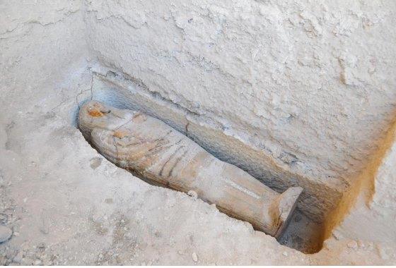 Sarcophagus of ancient priest discovered in Luxor