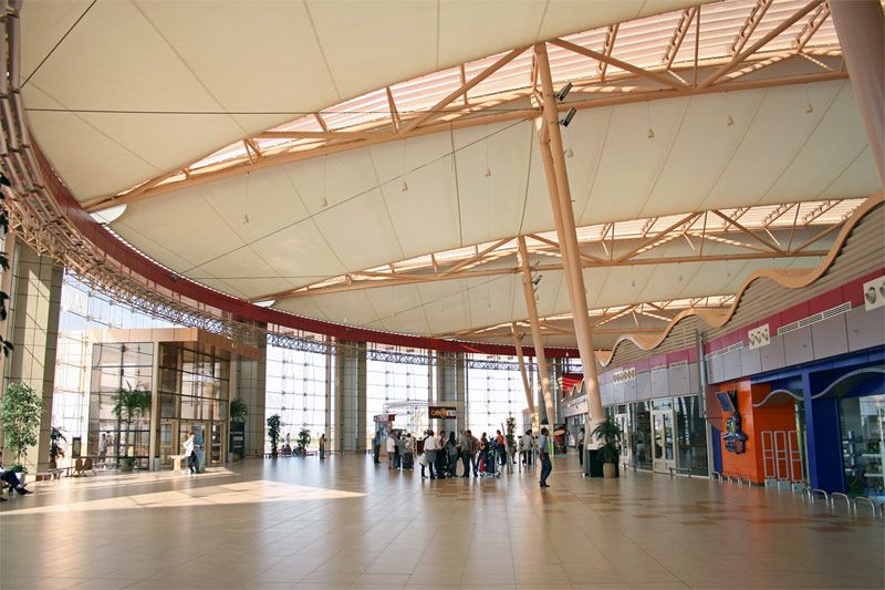 1st tourists return to Sharm el-Sheikh, as new airport security measures are implemented