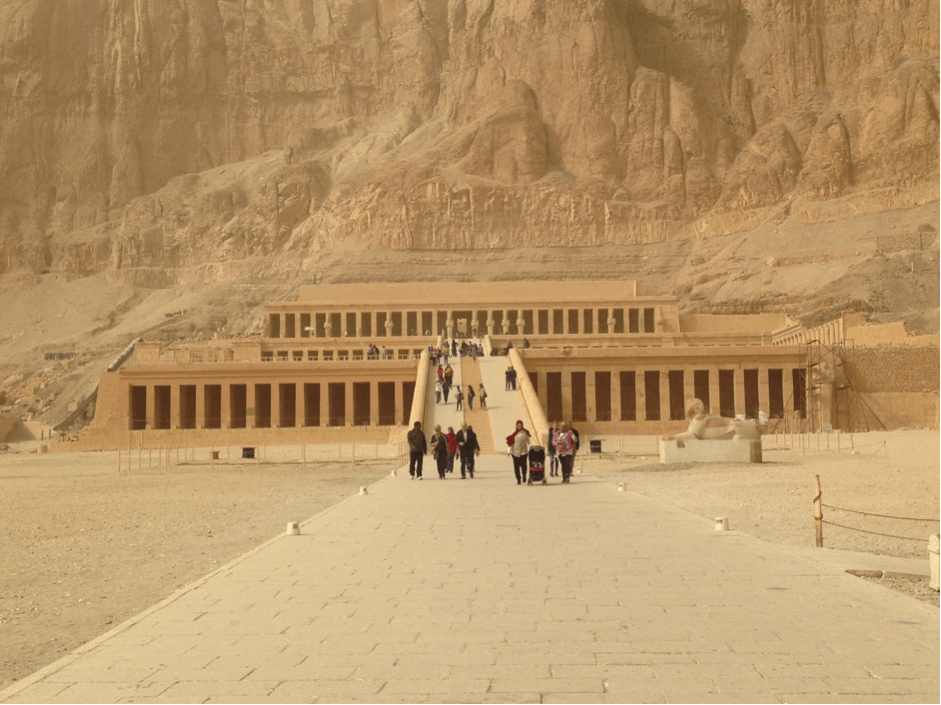 Egypt cuts filming fees at archaeological sites to lure international filmmakers