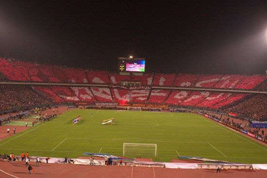 ما بين عودة جماهير كرة القدم للملاعب واكتشاف الذرّة