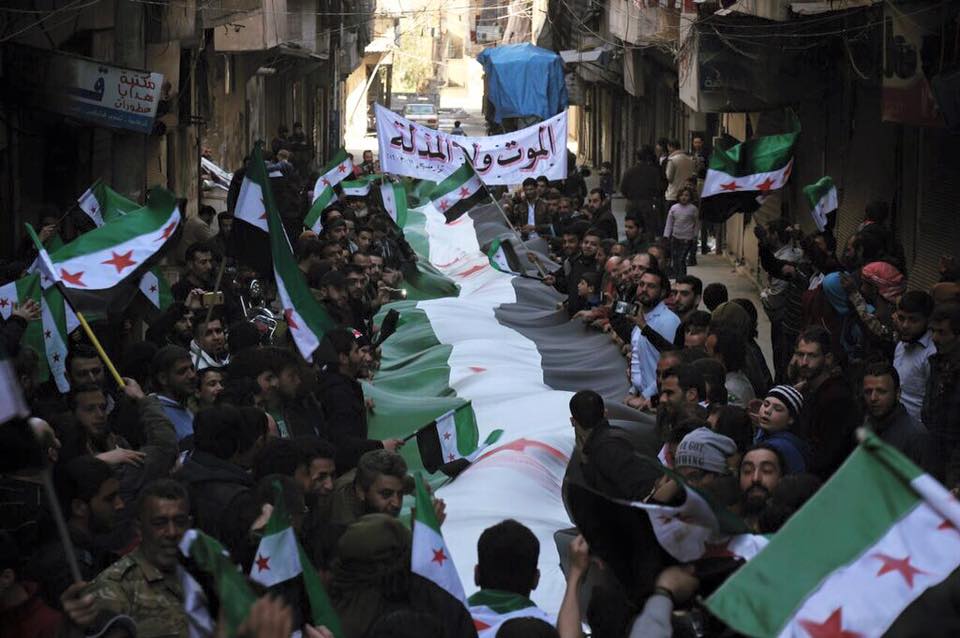 رئيس تحرير “الجمهورية” السوري يتحدث لـ “مدى مصر” عن المظاهرات والمفاوضات والانسحاب الروسي
