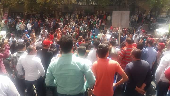 في “جمعة الأرض”.. القبض على متظاهرين في الإسماعيلية والمنصورة.. وتظاهرة “محيط الصحفيين” مستمرة رغم التضييق الأمني