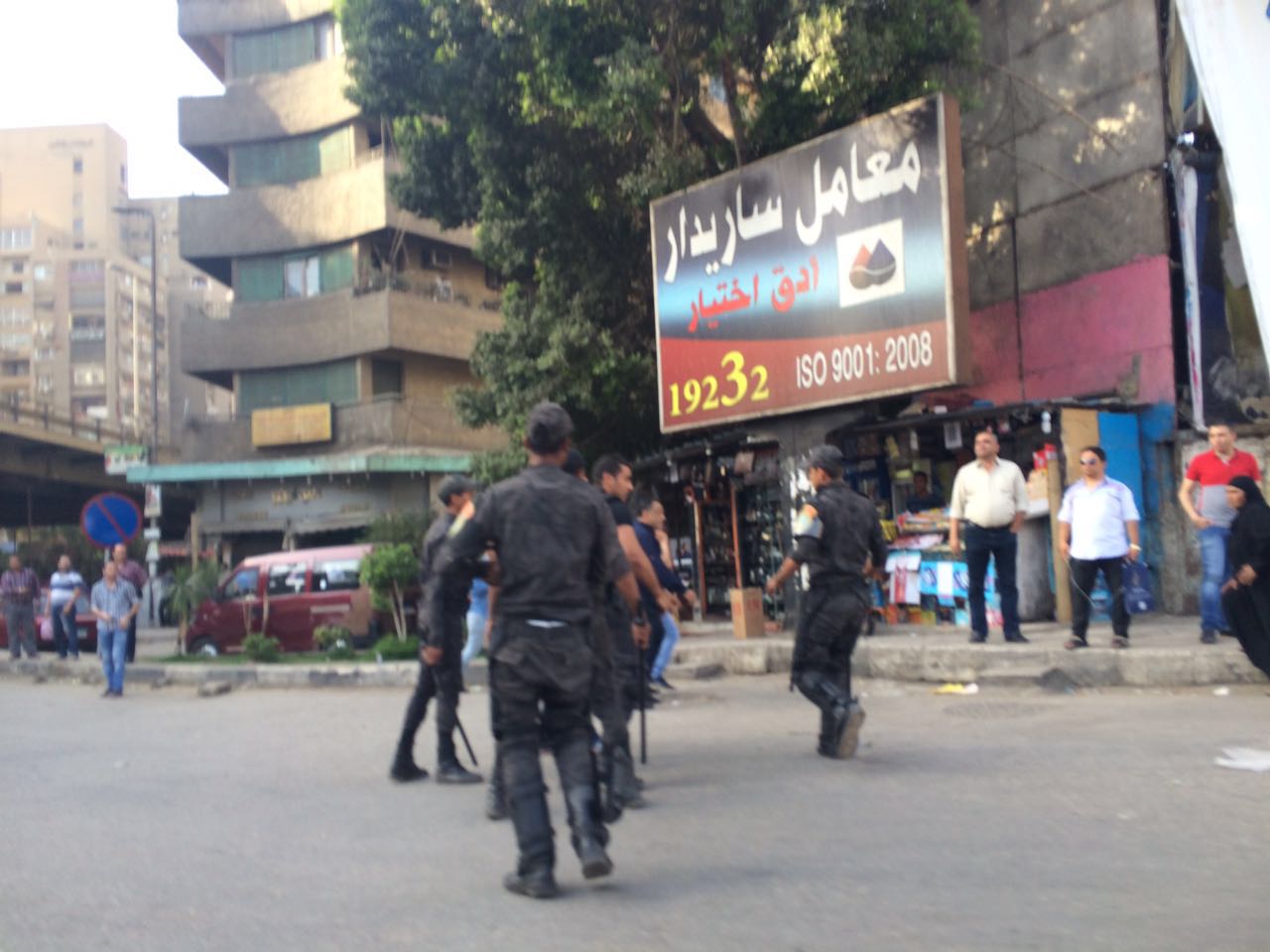تصاعد الملاحقات الأمنية في عدة محافظات.. ومحامٍ يتوقع تشديدات بالمقار الأمنية بعد فيديو «المعصرة»
