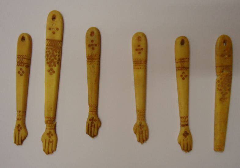 France returns 44 stolen artifacts to Egypt