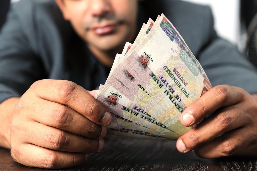 Drop of value in household savings could reflect decreasing confidence in currency, experts say