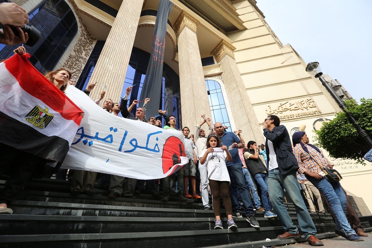 Journalists demand apology from presidency, removal of Interior Minister after syndicate raid