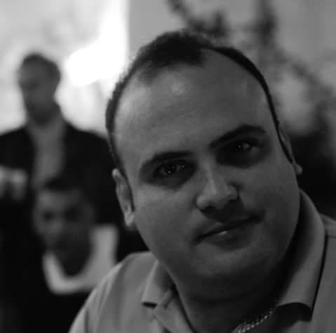 في أول حوار صحفي بعد إخلاء سبيله.. طاهر مختار يروي لـ”مدى مصر” تفاصيل 6 أشهر من الحبس الاحتياطي