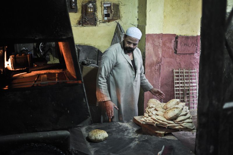 Sisi says bread subsidies to be cut, ministers begin price studies