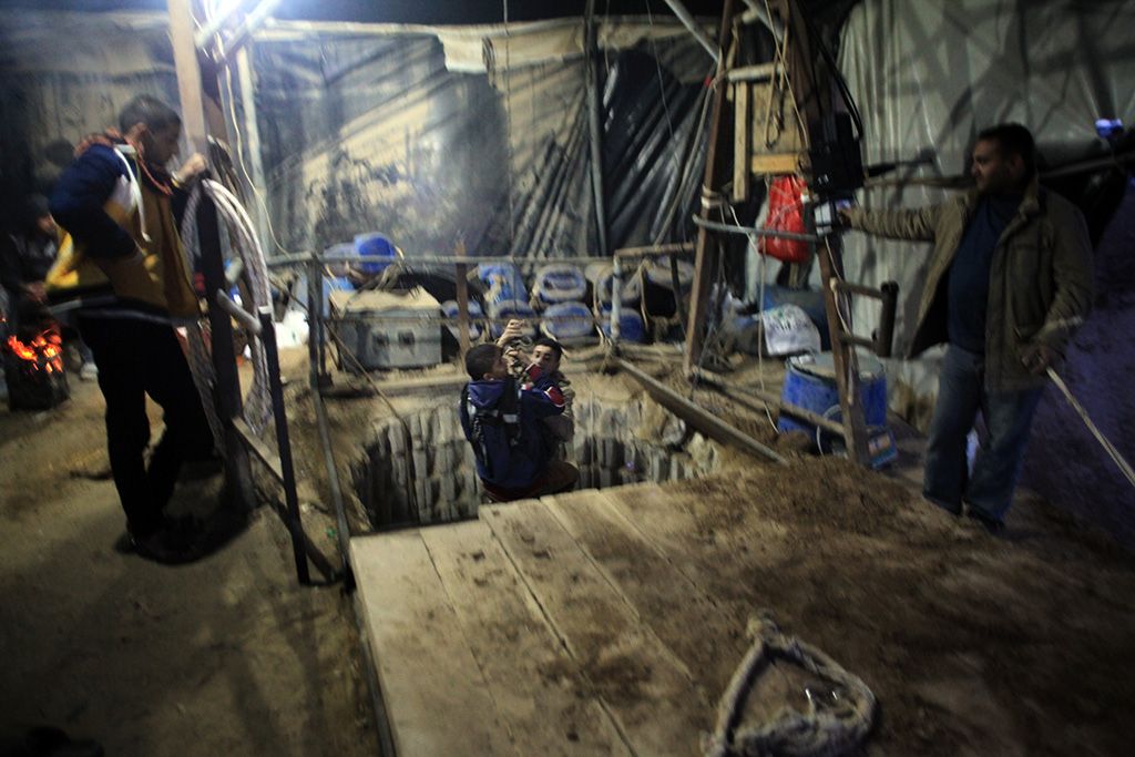 8 Palestinians rescued after Egyptian military floods Rafah-Gaza commercial tunnel