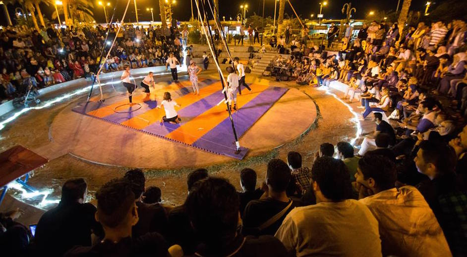 Video: Multicultural circus show tours the north of Egypt