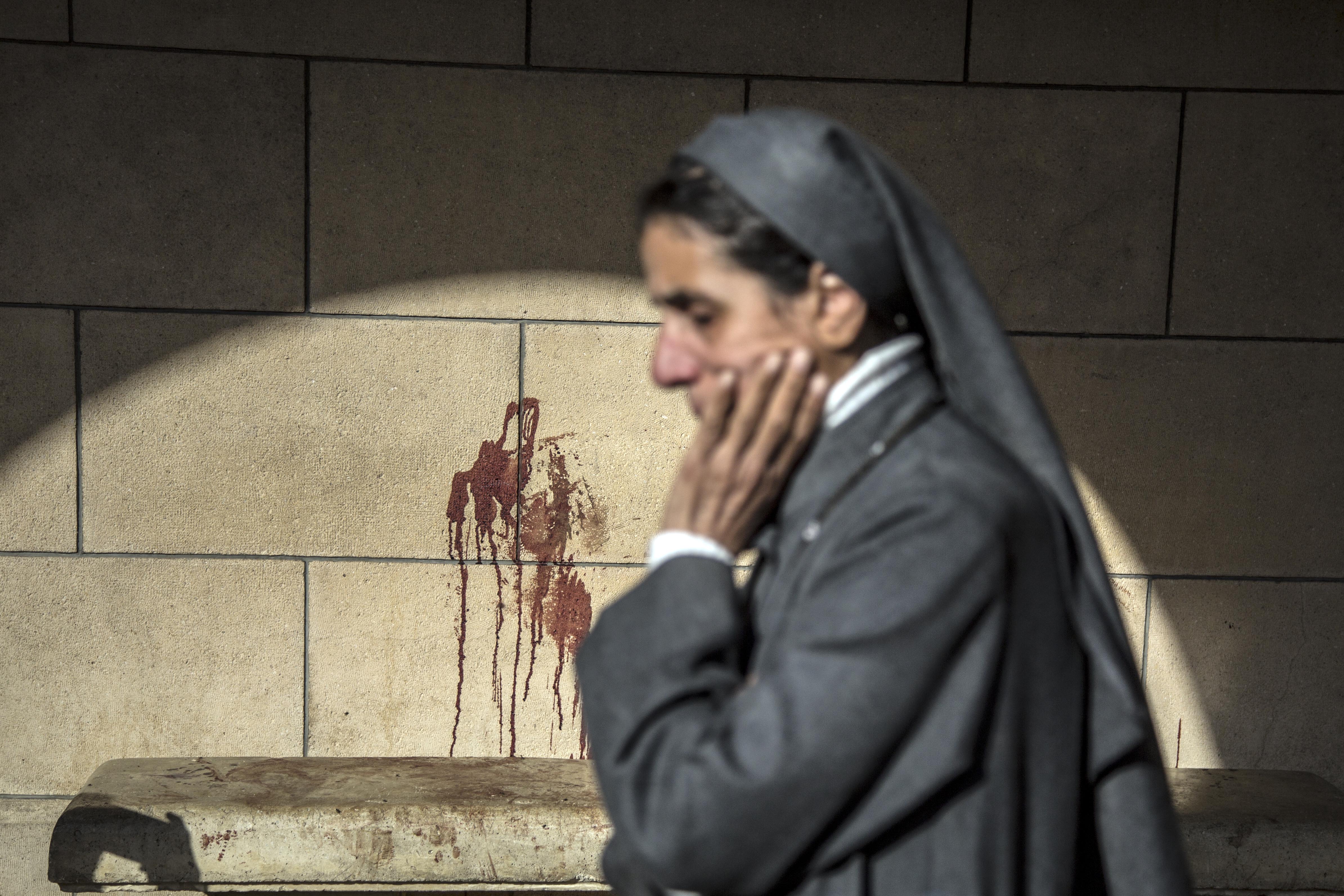 بالصور: من داخل الكنيسة البطرسية بعد التفجير