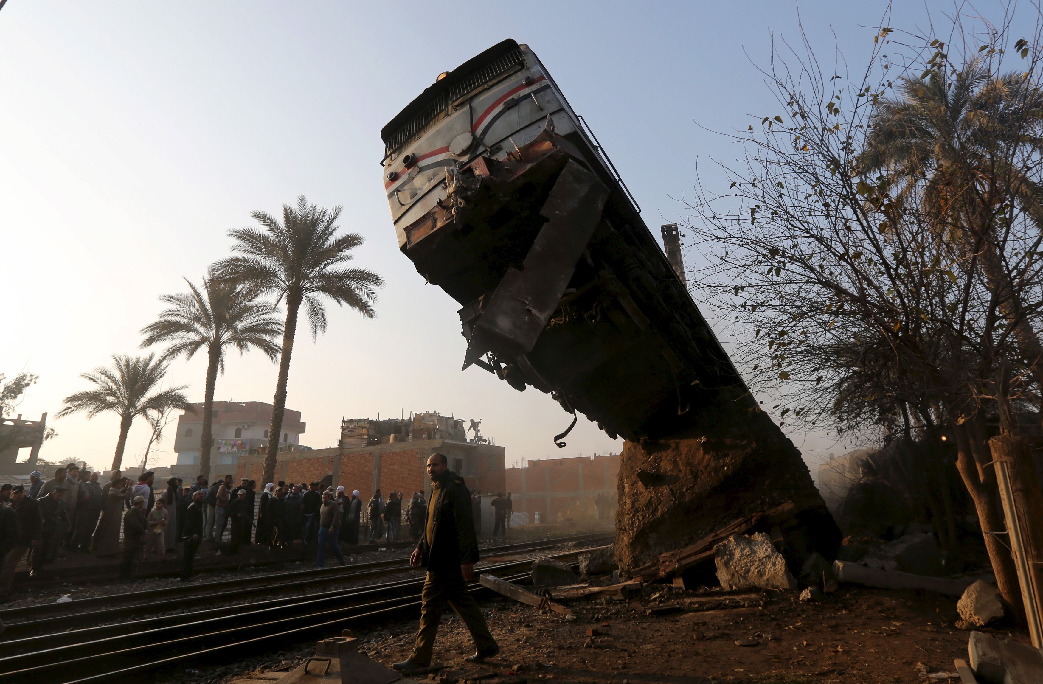 مصرع 36 راكبًا وإصابة123 آخرين في حادث تصادم قطارين بالإسكندرية