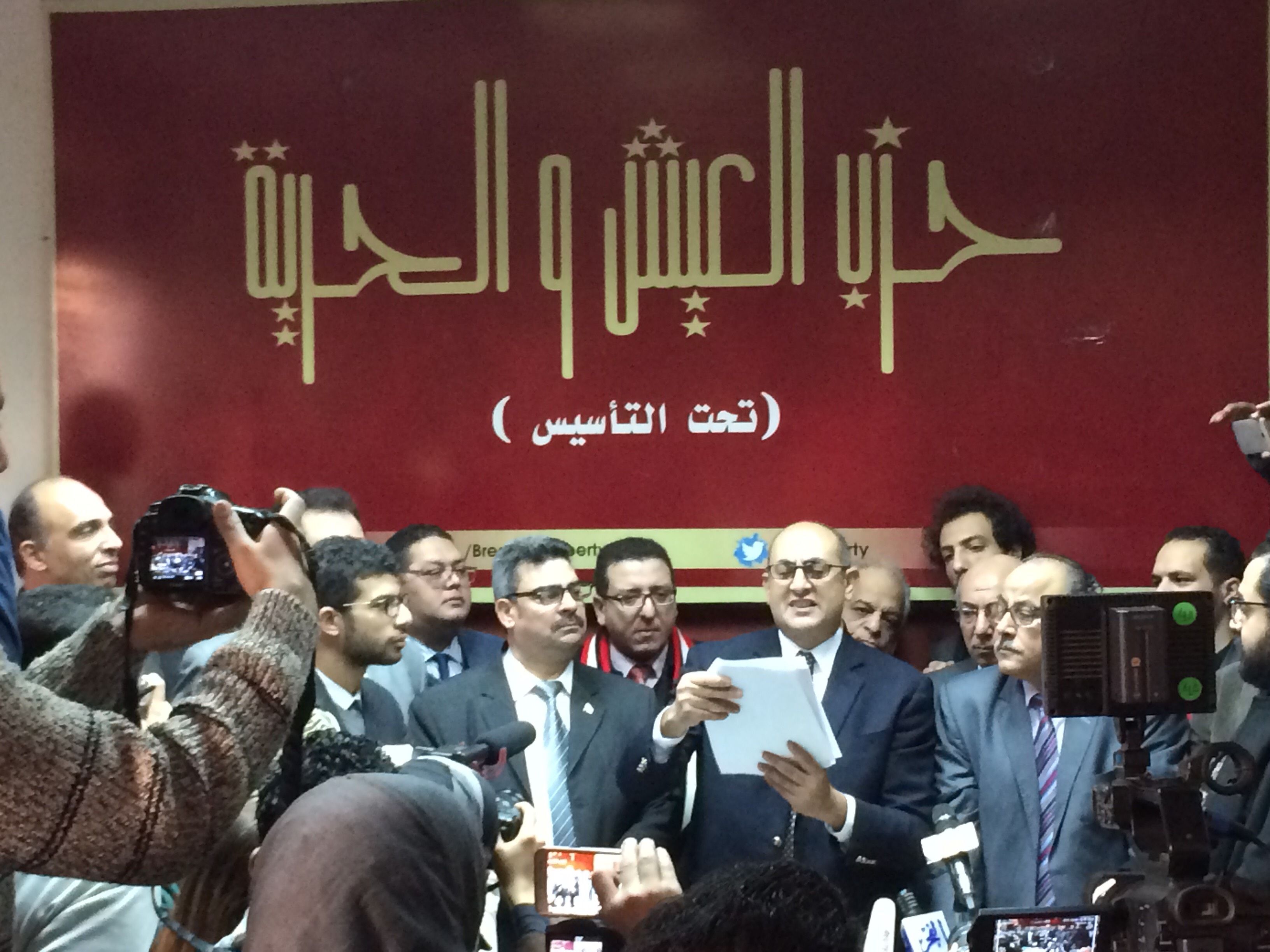 خالد علي: لا يحق للبرلمان مناقشة اتفاقية «تيران وصنافير».. ومحامي الحكومة: مناقشة البرلمان تُسقط اﻷحكام