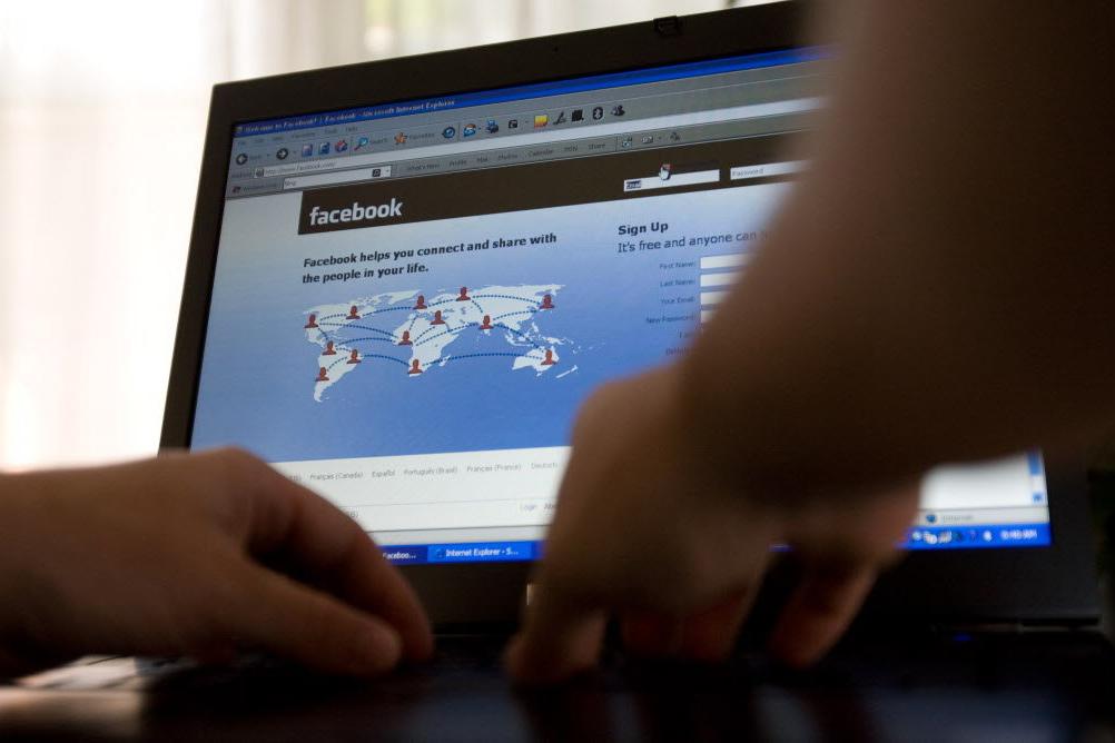القبض على 28 من النشطاء وشباب الأحزاب في حملة أمنية بعدة محافظات بسبب «فيسبوك»