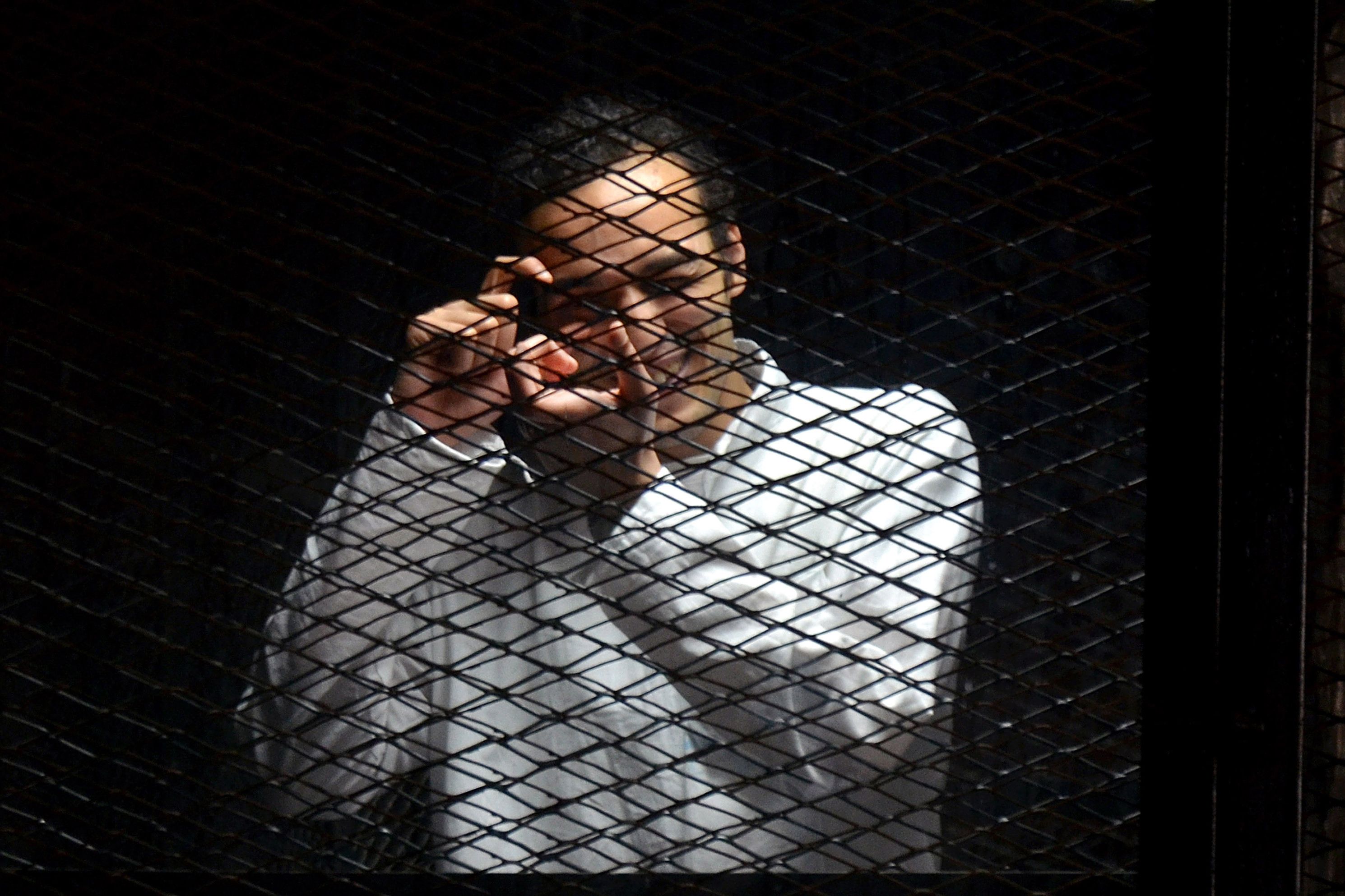 قبل يومين من حكم «فضّ رابعة العدوية».. وقفة للمطالبة بالإفراج عن «شوكان»  أمام سفارة مصر بباريس