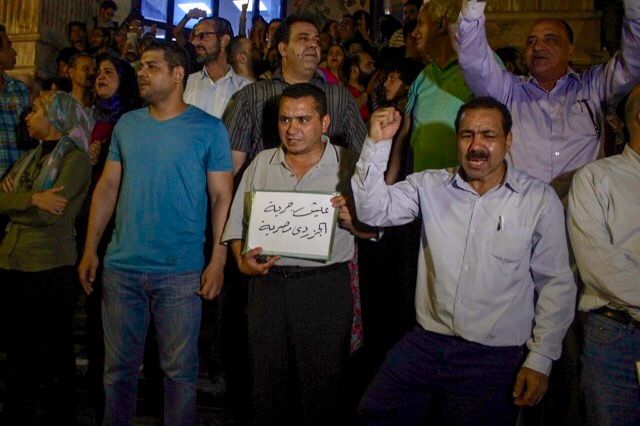 المئات من أعضاء النقابات المهنية يعلنون رفضهم لاتفاقية «تيران وصنافير»