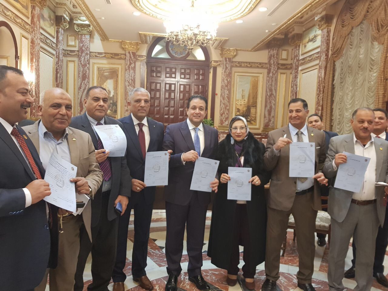 يوم في البرلمان..  464 نائبًا يزكون السيسي.. وموافقة على «الطوارئ» وتعيين متحدث للرد على «البذاءات»