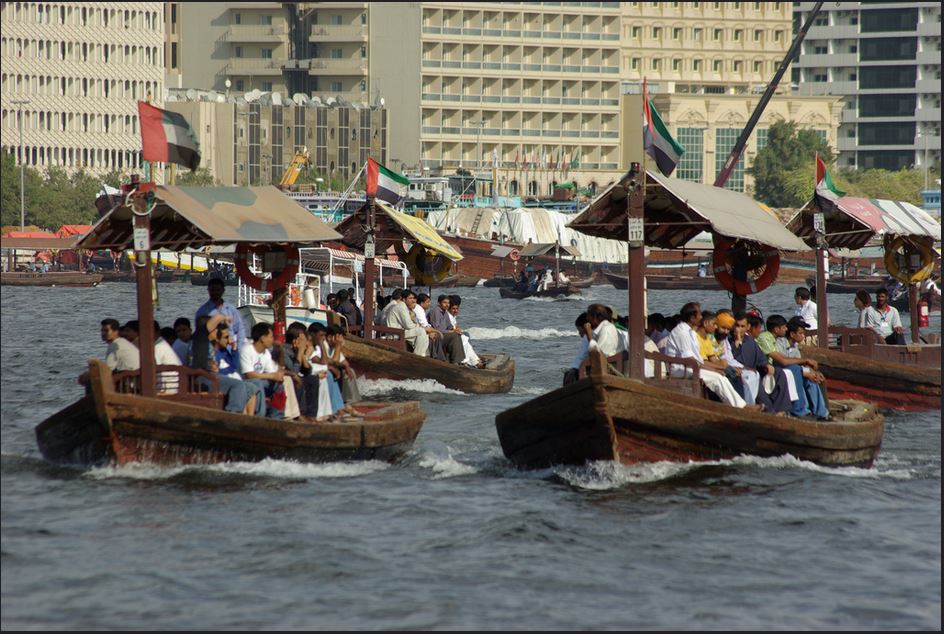 الحياة اليومية للوافدين: كل شيء موظف في الخليج!