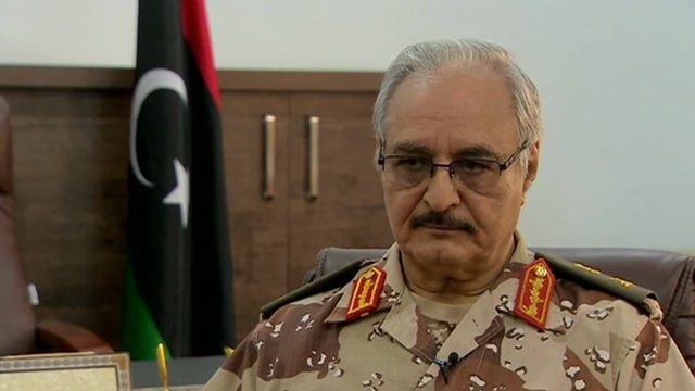 بعد أسبوعين من الشائعات حول حالته الصحية.. «حفتر» يصل بنغازي قادمًا من القاهرة
