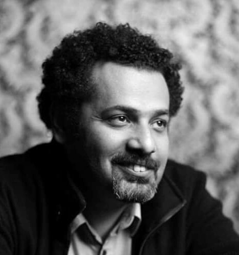 محامٍ: «لا نعلم مكان احتجاز وائل عباس حتى الآن».. و«مراسلون بلا حدود» تطالب بضمان سلامة «المدوِّن»