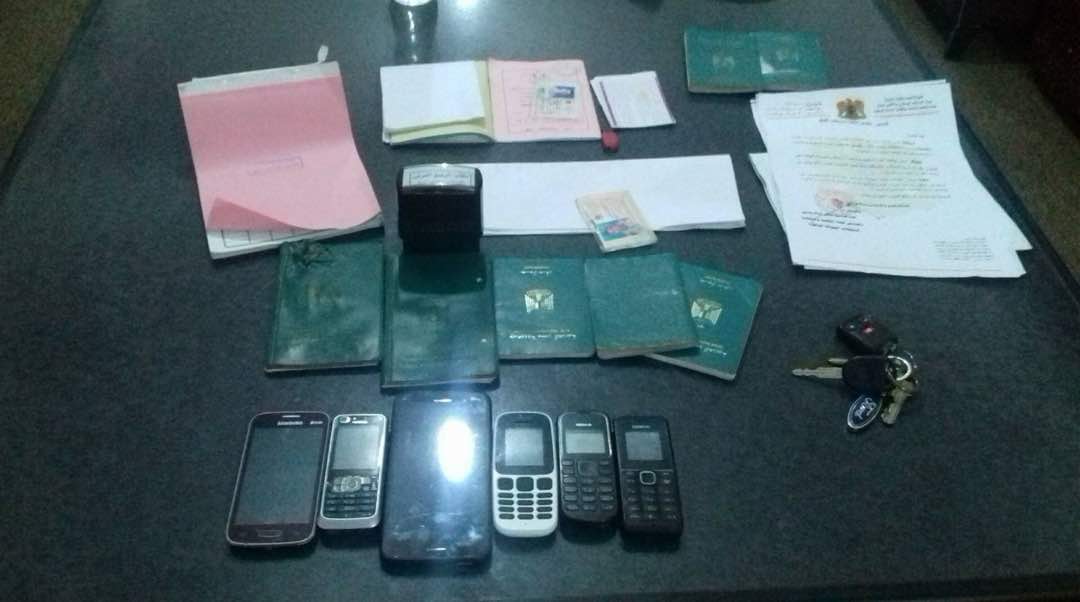 السلطات الليبية تلقي القبض على 131 مصري.. وتعلن عن شبكة تهريب تلحق مهاجرين بـ «مجموعات مسلحة»