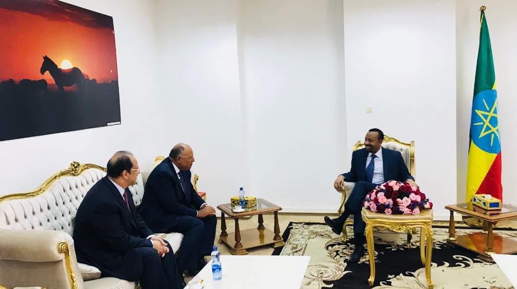 زيارة عباس وشكري لأديس أبابا.. «خزان السد» وأمن البحر اﻷحمر يتصدران