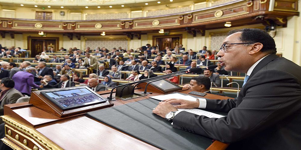 «العمل اللائق».. لا تعرفه الحكومة والبرلمان في القطاع الخاص