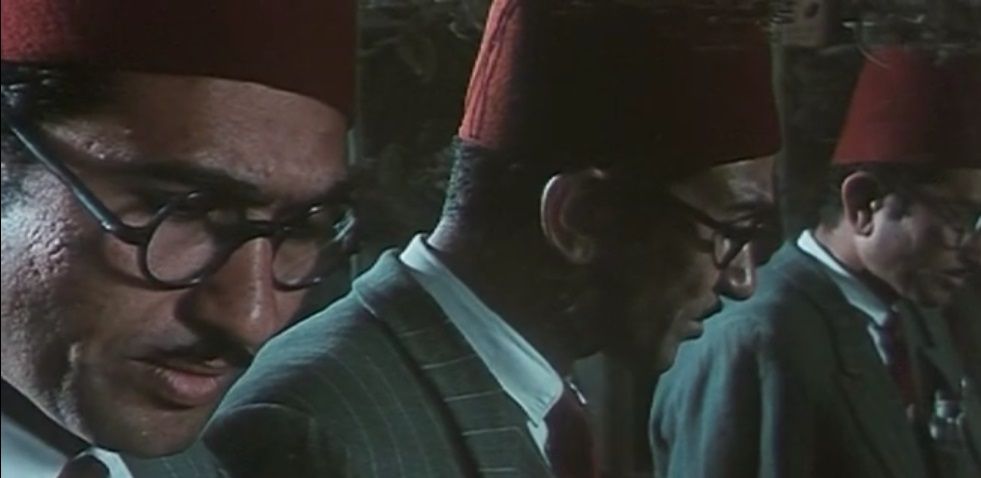 لقطتان من «أرض» يوسف شاهين