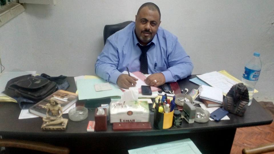 حبس المحامي محمد رمضان على ذمة التحقيق في اتهامات من بينها حيازة «سترات صفراء»