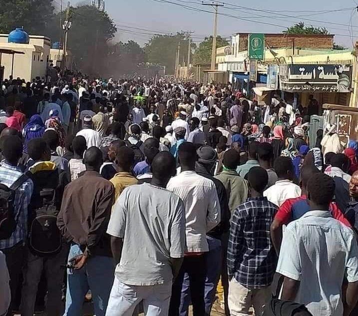 في يومه الخامس.. الحراك السوداني يصل الخرطوم وكردفان والولاية الشمالية ومقتل 22 متظاهرًا