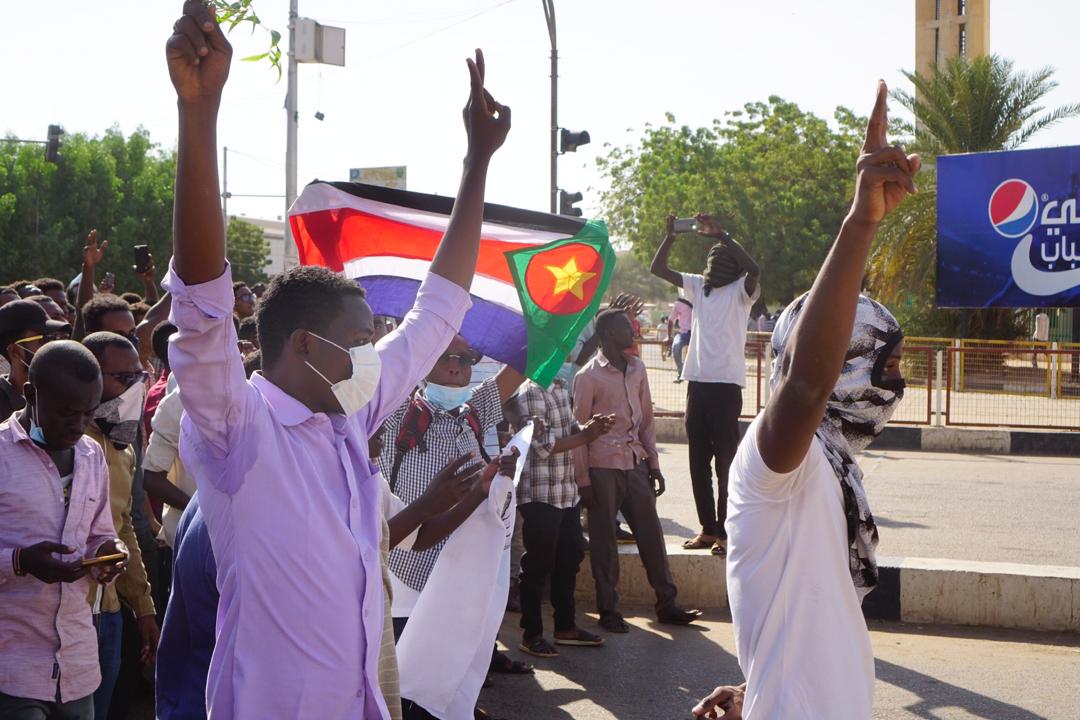 «شرقت شرقت.. عطبرة مرقت»: حكاية الأيام الثلاثة الأولى للثورة السودانية