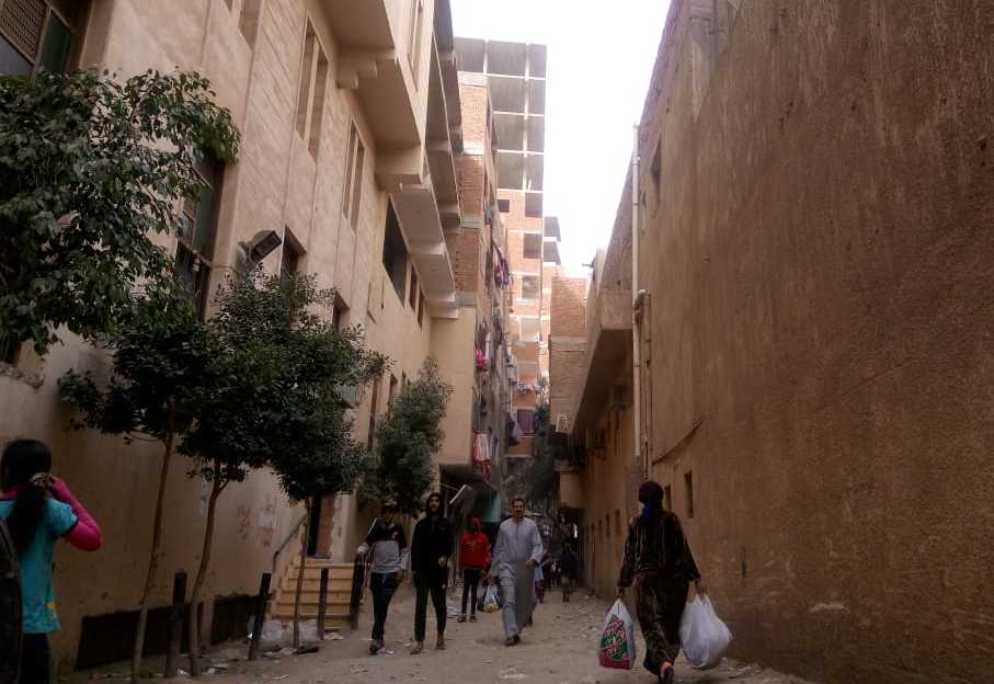 كاهن كنيسة «عزبة الهجانة»: قداس اليوم يقام بموعده.. وإمام المسجد: مجهول ترك العبوة الناسفة خلال صلاة العشاء